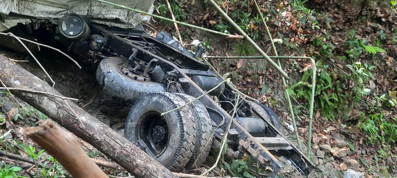 Sand carrying tipper truck accident claim 3 life, 2 sustained injury in Pakyong