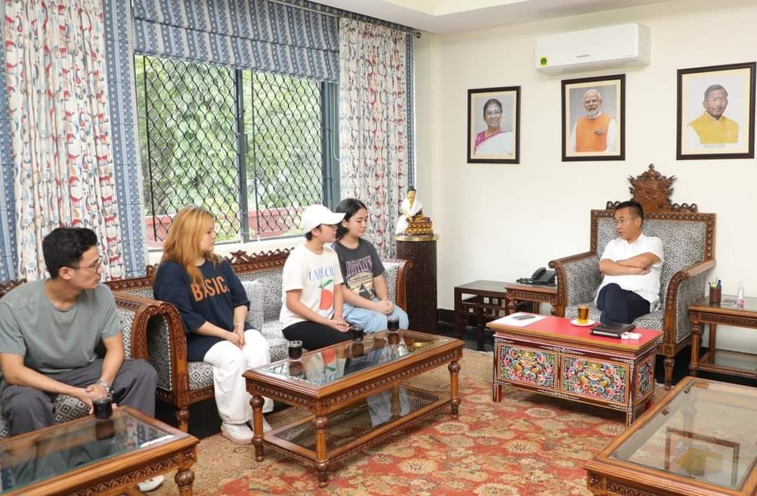 CM Met UPSC Aspirants In New Delhi