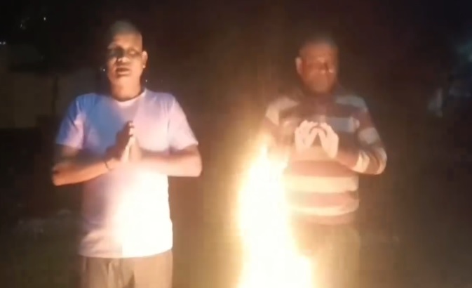 Uncle and Nephew Shave Heads in Disappointment After India's Defeat in the 2023 World Cup