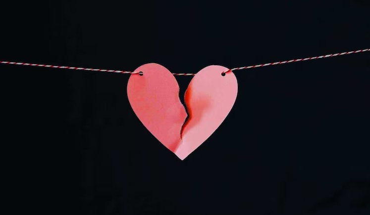 Love In Blind : Teenager Girl and Old Man Dies By Hanging