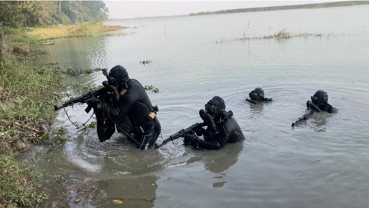 Indian Army conducts large-scale air exercise in North Bengal