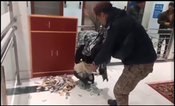 Instant Karma : Thief steals God's cash, gets screwed-up next