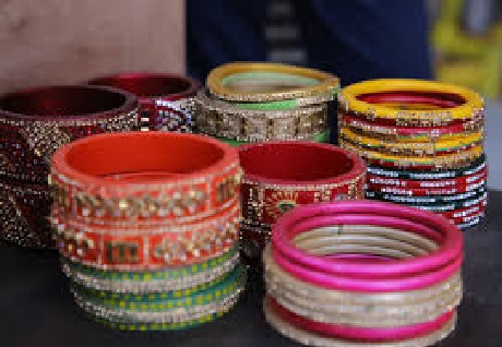 Amazing! Woman Bangle Seller At Vagator Beach Speaks English Awesomely Fluent