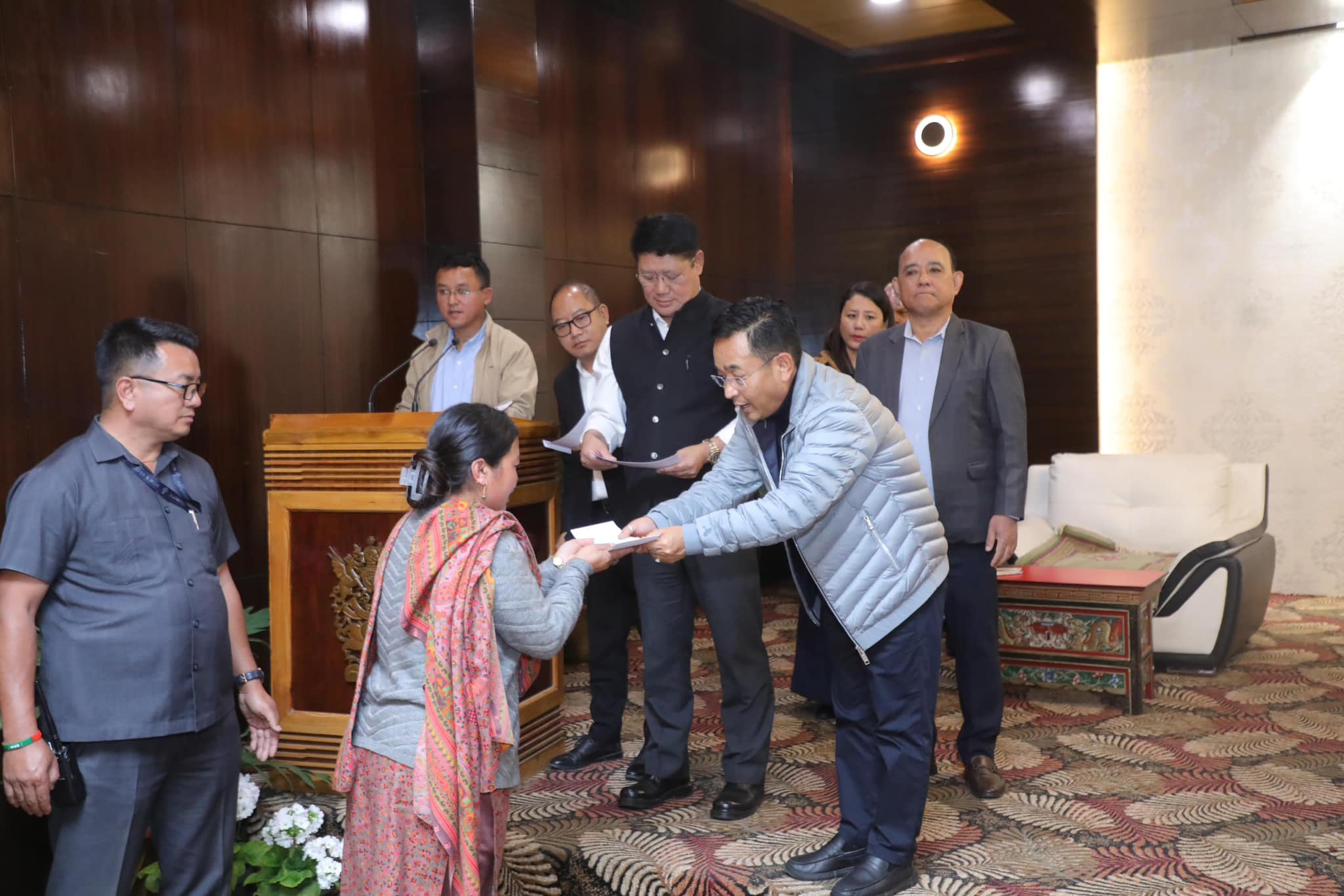 300 CMDG and CMRF cheques distributed by Chief Minister at Samman Bhawan
