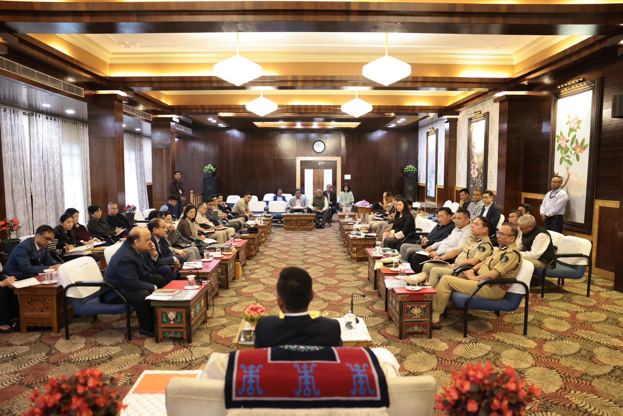 Chief Minister discusses land acquisition and development of roads and highways