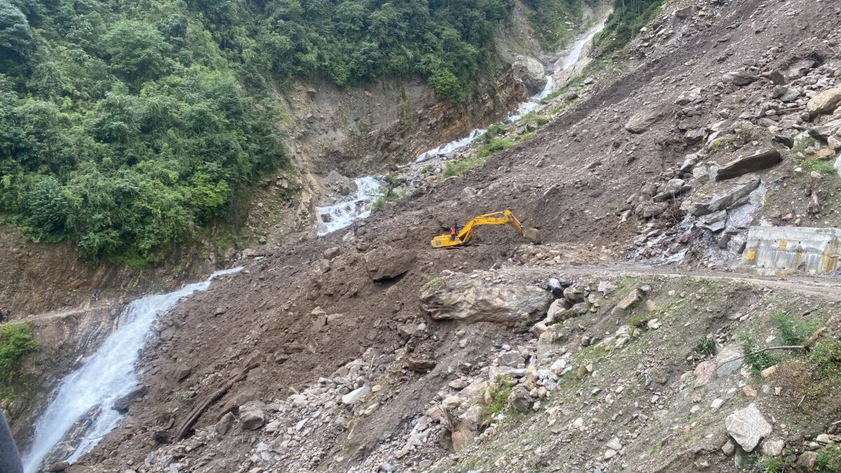 Lachen tourist evacuation operation involving officials, police, rescue personnel and local volunteers in North Sikkim